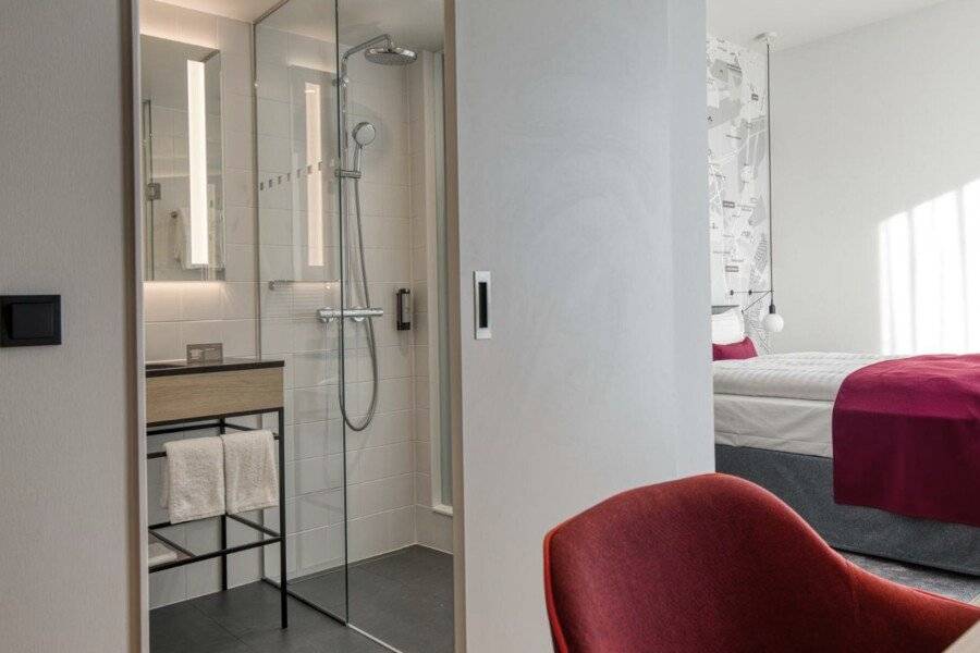 IntercityHotel Berlin Airport hotel bedroom