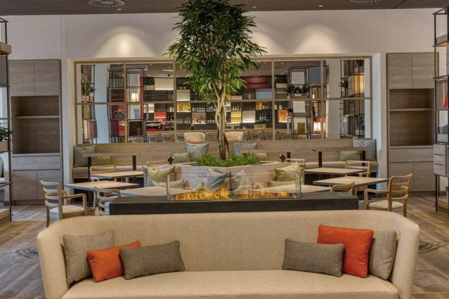 IntercityHotel Berlin Airport lobby