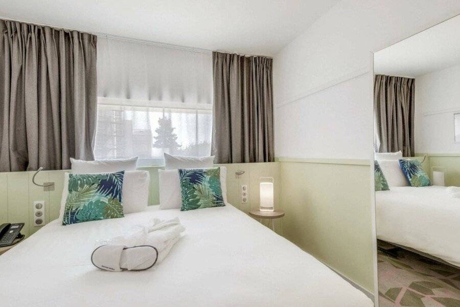 Mercure Paris Orly Airport hotel bedroom