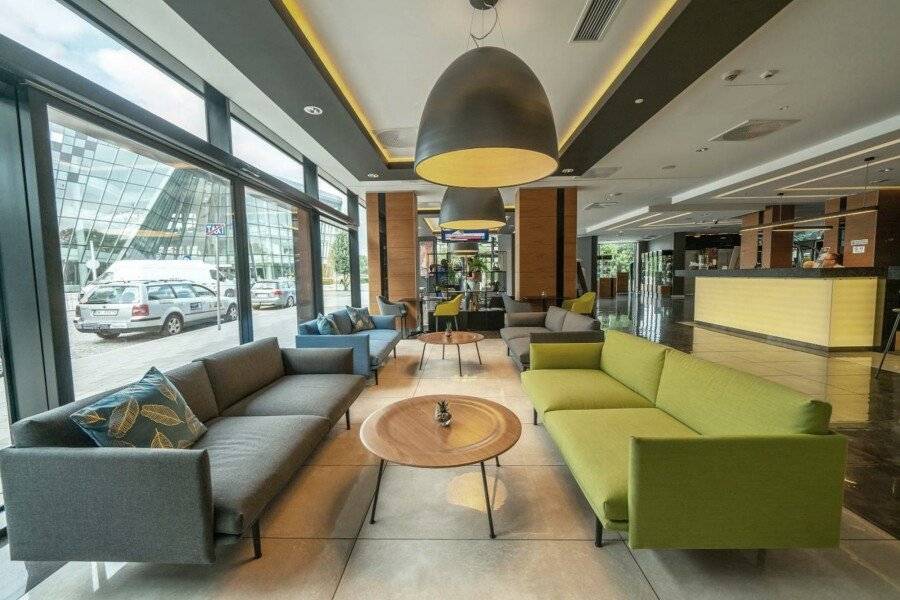 Q Hotel Plus lobby