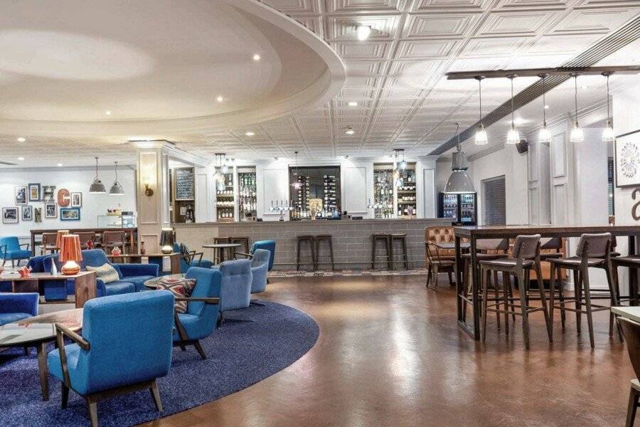 Novotel London Stansted Airport lobby, bar