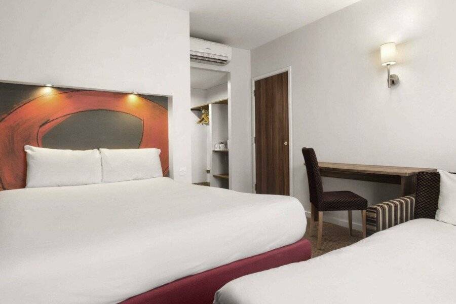 Ramada London Stansted Airport hotel bedroom