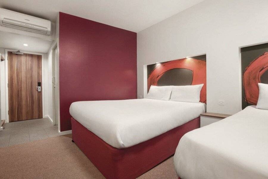 Ramada London Stansted Airport hotel bedroom