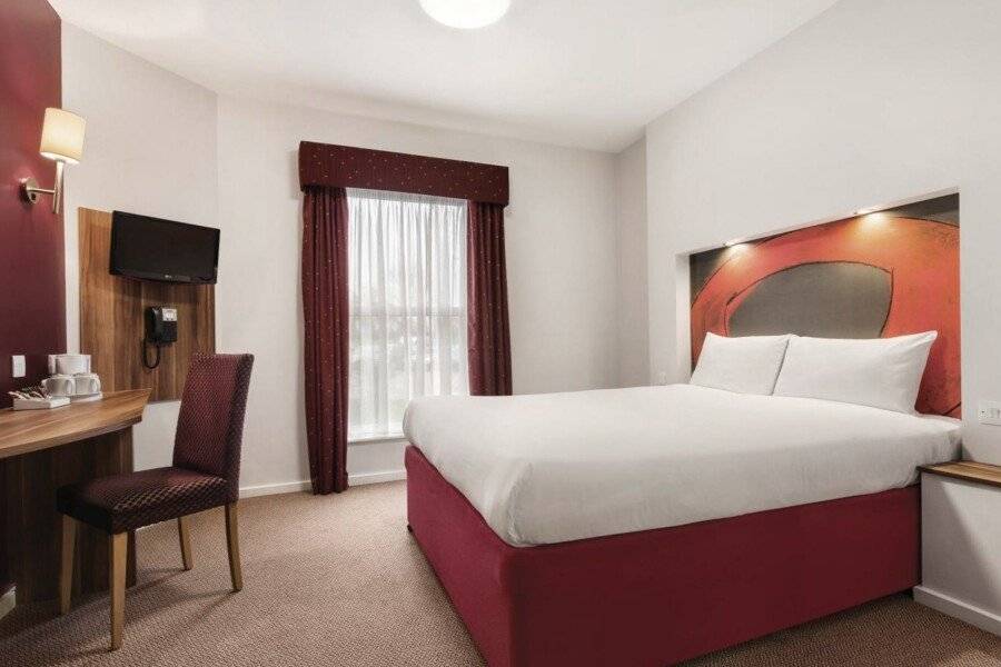 Ramada London Stansted Airport hotel bedroom