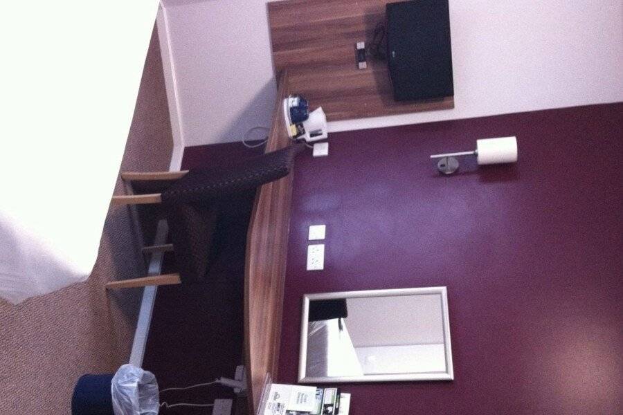 Ramada London Stansted Airport hotel bedroom