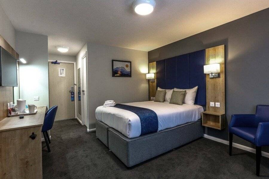 Days Inn London Stansted Airport hotel bedroom