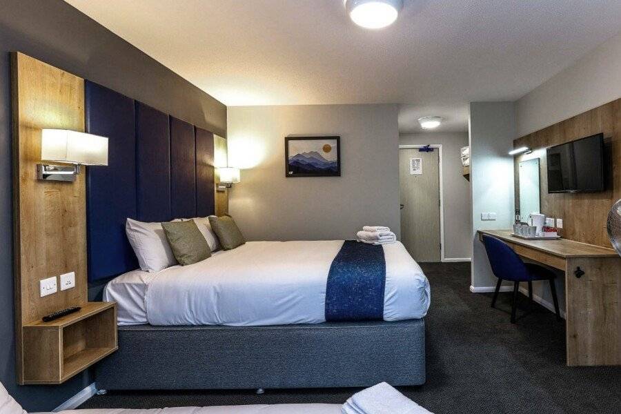 Days Inn London Stansted Airport hotel bedroom