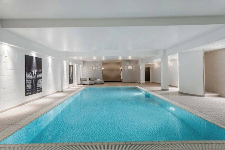 Radisson Blu Hotel London Stansted Airport indoor pool,spa