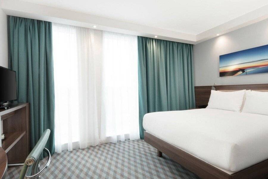 Hampton By Hilton London Stansted Airport hotel bedroom