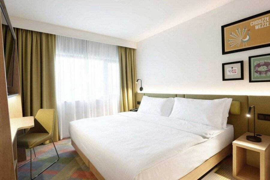 Hampton by Hilton Krakow Airport hotel bedroom