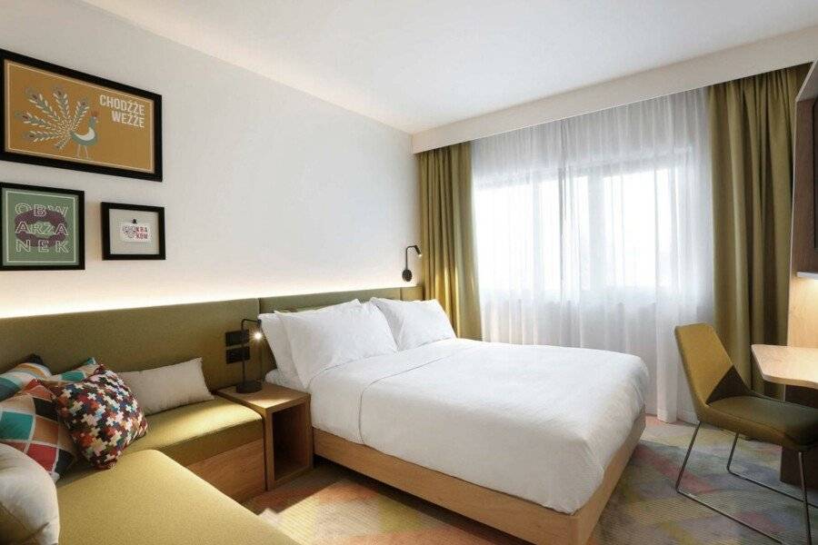 Hampton by Hilton Krakow Airport hotel bedroom