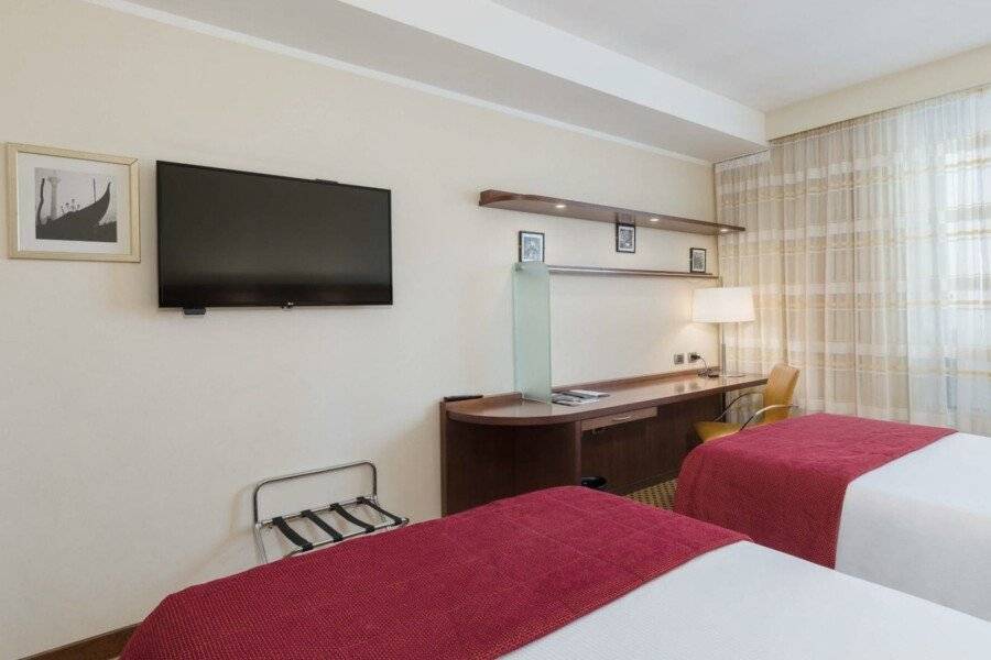 Courtyard by Marriott Venice Airport hotel bedroom