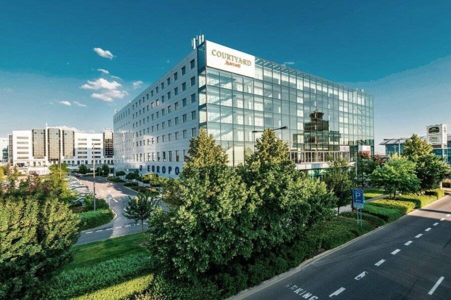 Courtyard by Marriott Prague Airport ,hotel facade