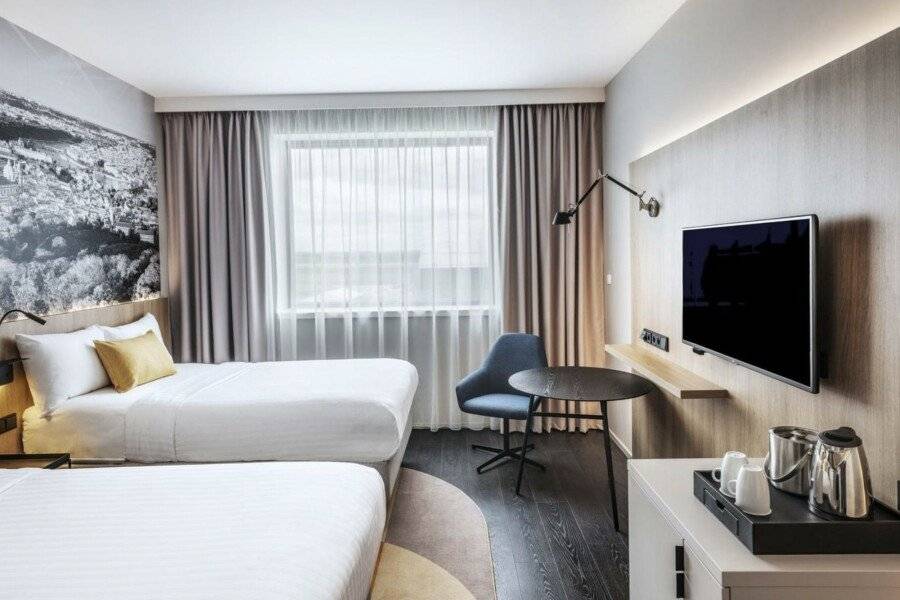 Courtyard by Marriott Prague Airport hotel bedroom