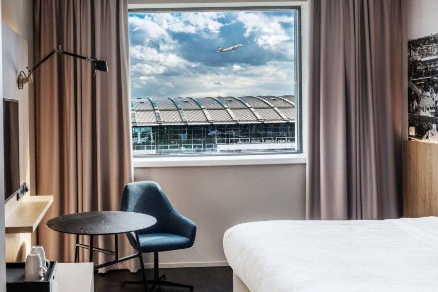 Courtyard by Marriott Prague Airport hotel bedroom,ocean view