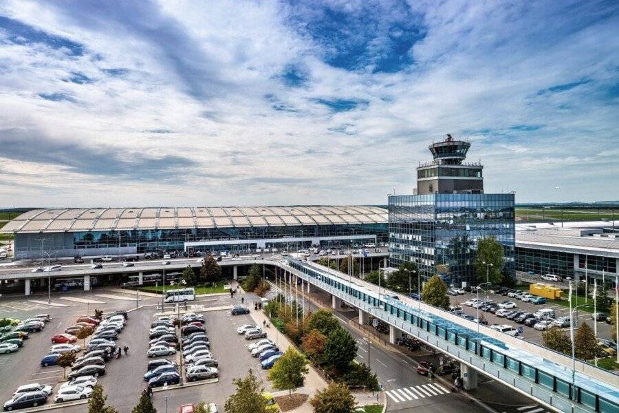 Courtyard by Marriott Prague Airport 