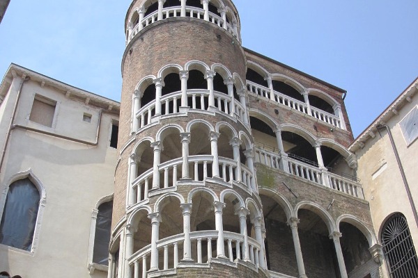 Scala Contarini del Bovolo