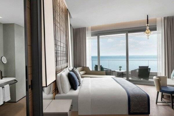 Deluxe King Room with Panoramic Sea View