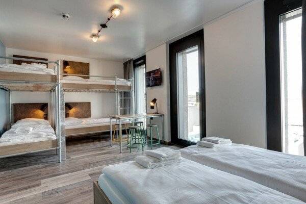 6-Bed Room