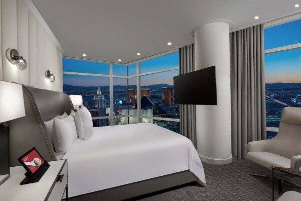 Sky Suites One Bedroom Penthouse – Strip View