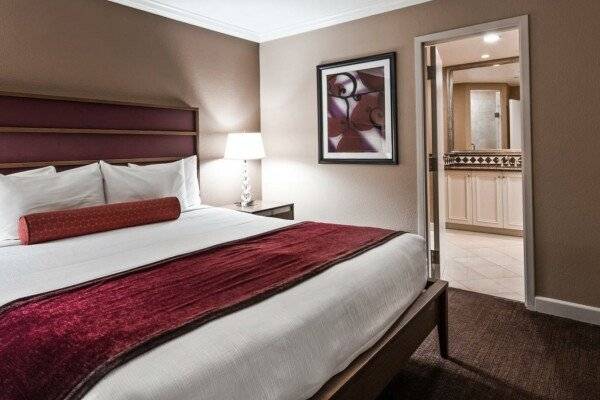 Deluxe King Suite (No Resort Fees + Free Parking)