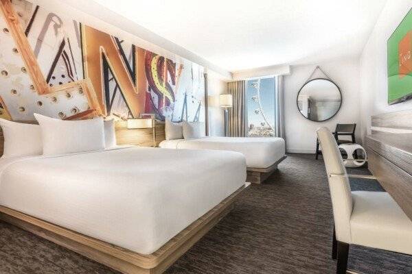 Deluxe Room, 2 Queens, High Roller View