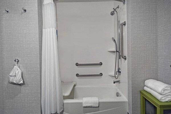 King Room with Accessible Tub - Mobility and Hearing Access/Non-Smoking