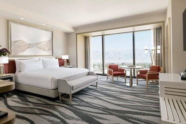 Premium King Room with City View