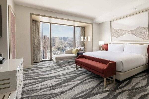 One-Bedroom King Suite with Strip View - Hearing Access