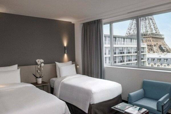 Superior Twin Room with Eiffel Tower View