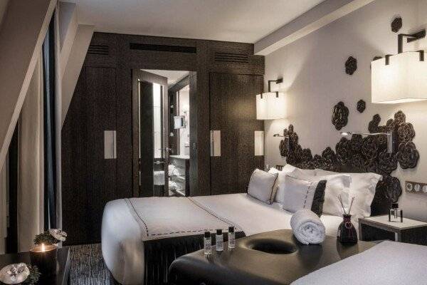 Junior Suite with Spa Access