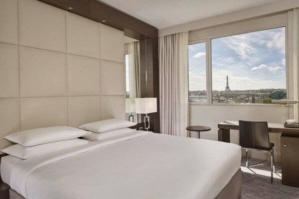 King Room with Eiffel Tower View