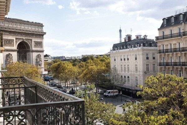 Superior Double Room With Balcony and Arc de Triomphe View