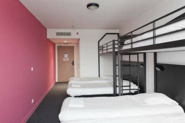 Single Bed in Mixed Dormitory Room