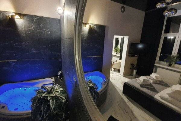 Deluxe Suite with Spa Bath