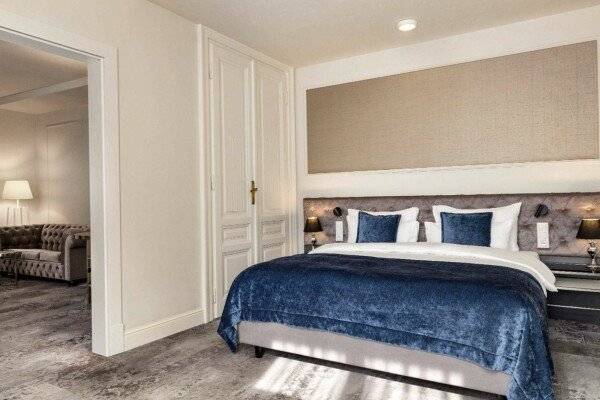 King Suite Deluxe with Sofa Bed, Non-Smoking