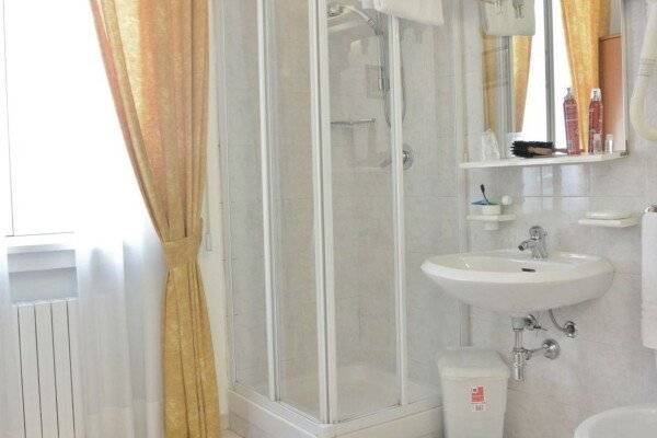 Single Room with Shared Bathroom