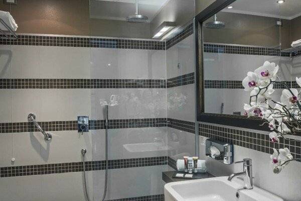 Twin Room with Shower