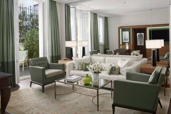 Four Seasons Executive King Suite