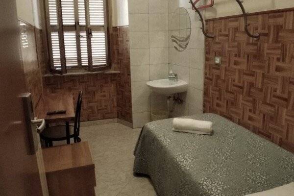 Single Room with Shared Bathroom