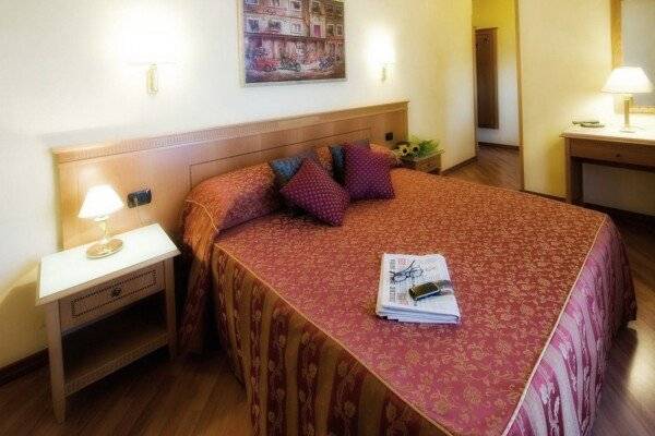 Double Room (1 Adult)