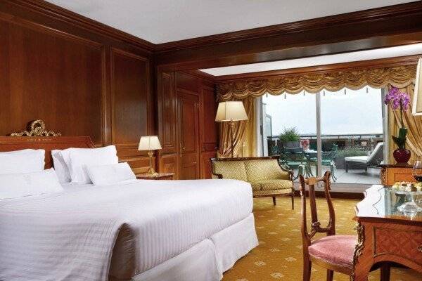 Deluxe Suite with Balcony