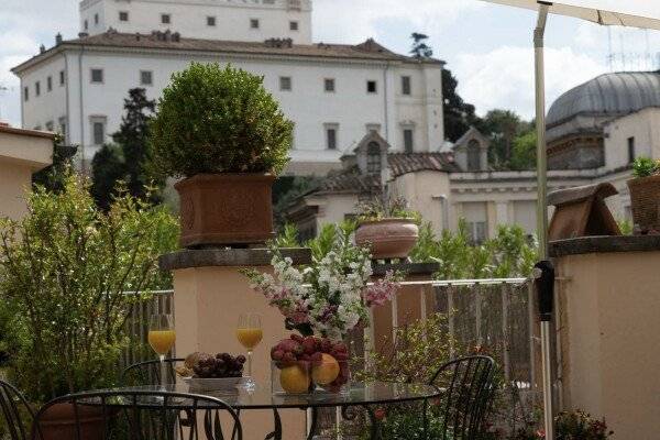 Apartment with Terrace and Depandance 