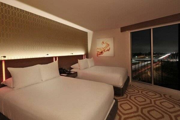 Special Offer - Deluxe Room with Food and Beverage Credit (No Resort Fee)