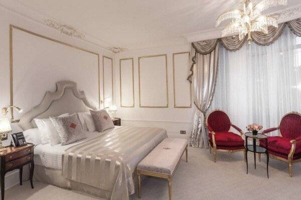 Classic Art One-Bedroom Suite