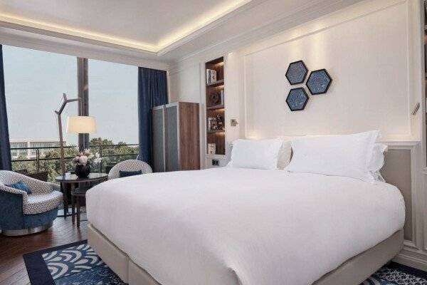 Luxury Double Room with Balcony and View