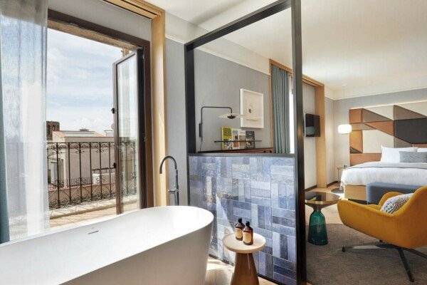 King Suite with City View