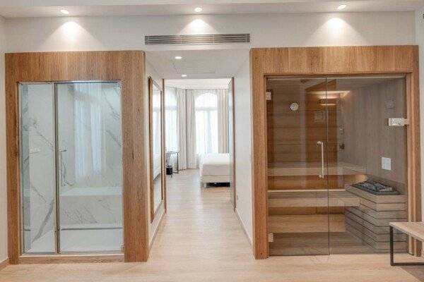 Suite Mirlo with Hammam, Hydromassage Bathtub and Sauna