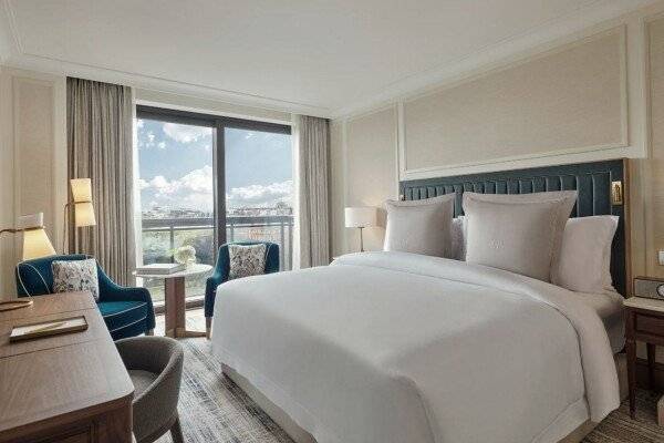 Superior Balcony Room with exclusive access to Cadogan private gardens