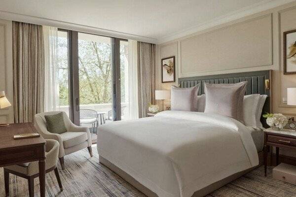 Garden Suite with exclusive access to Cadogan private gardens